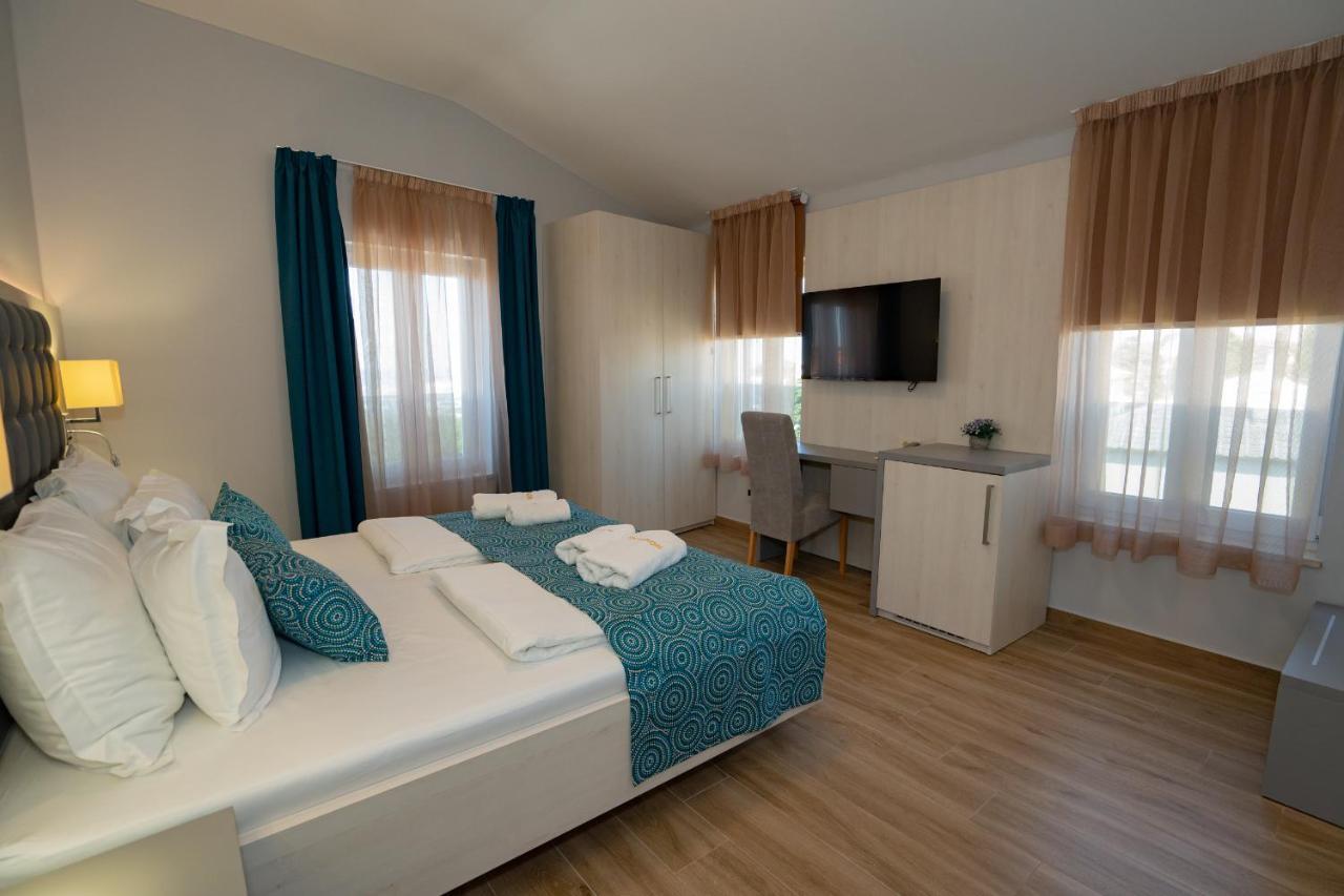 Bed&Breakfast Novalis Novalja Buitenkant foto