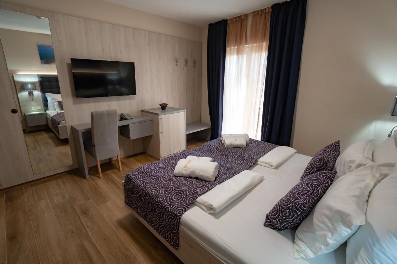 Bed&Breakfast Novalis Novalja Buitenkant foto
