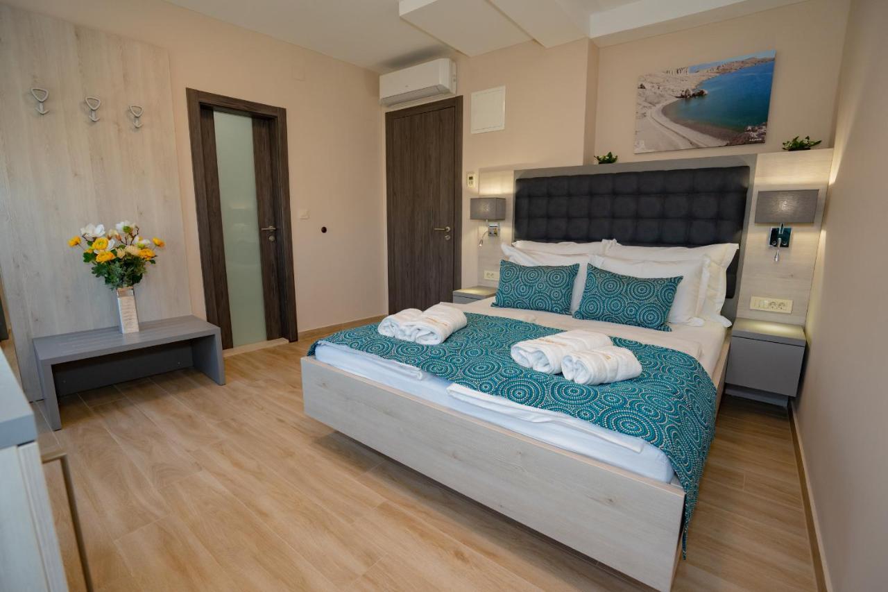 Bed&Breakfast Novalis Novalja Buitenkant foto