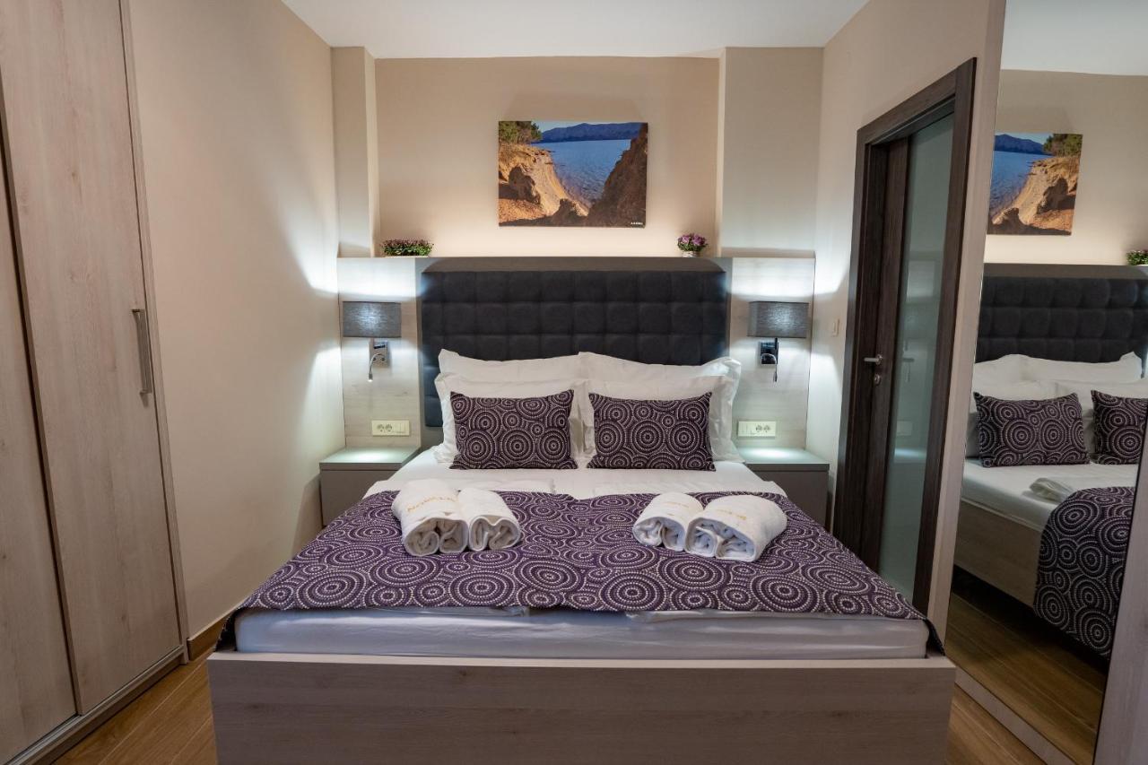 Bed&Breakfast Novalis Novalja Buitenkant foto