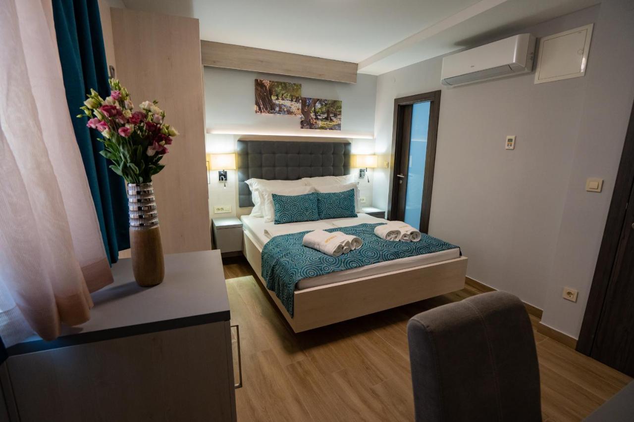 Bed&Breakfast Novalis Novalja Buitenkant foto