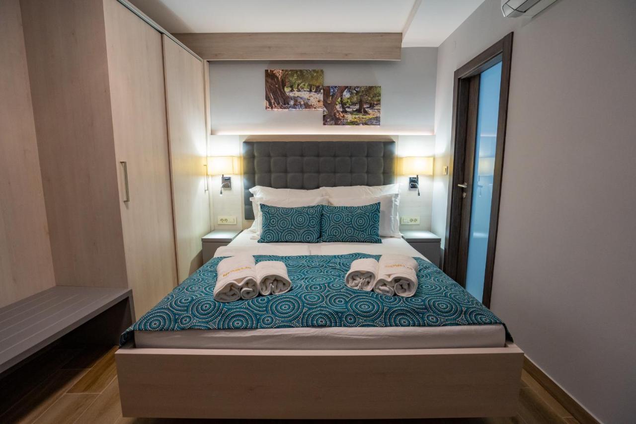 Bed&Breakfast Novalis Novalja Buitenkant foto