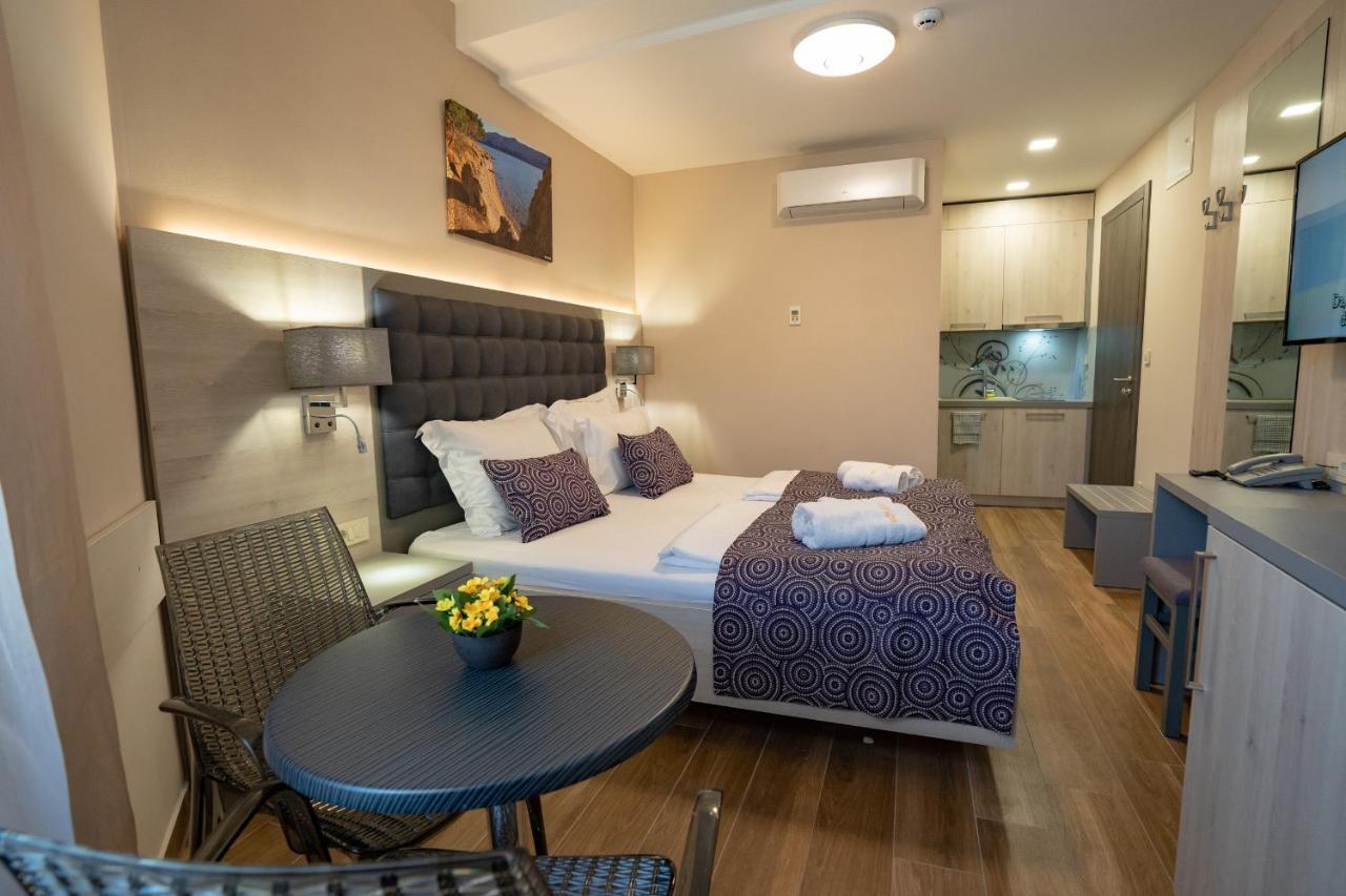 Bed&Breakfast Novalis Novalja Buitenkant foto