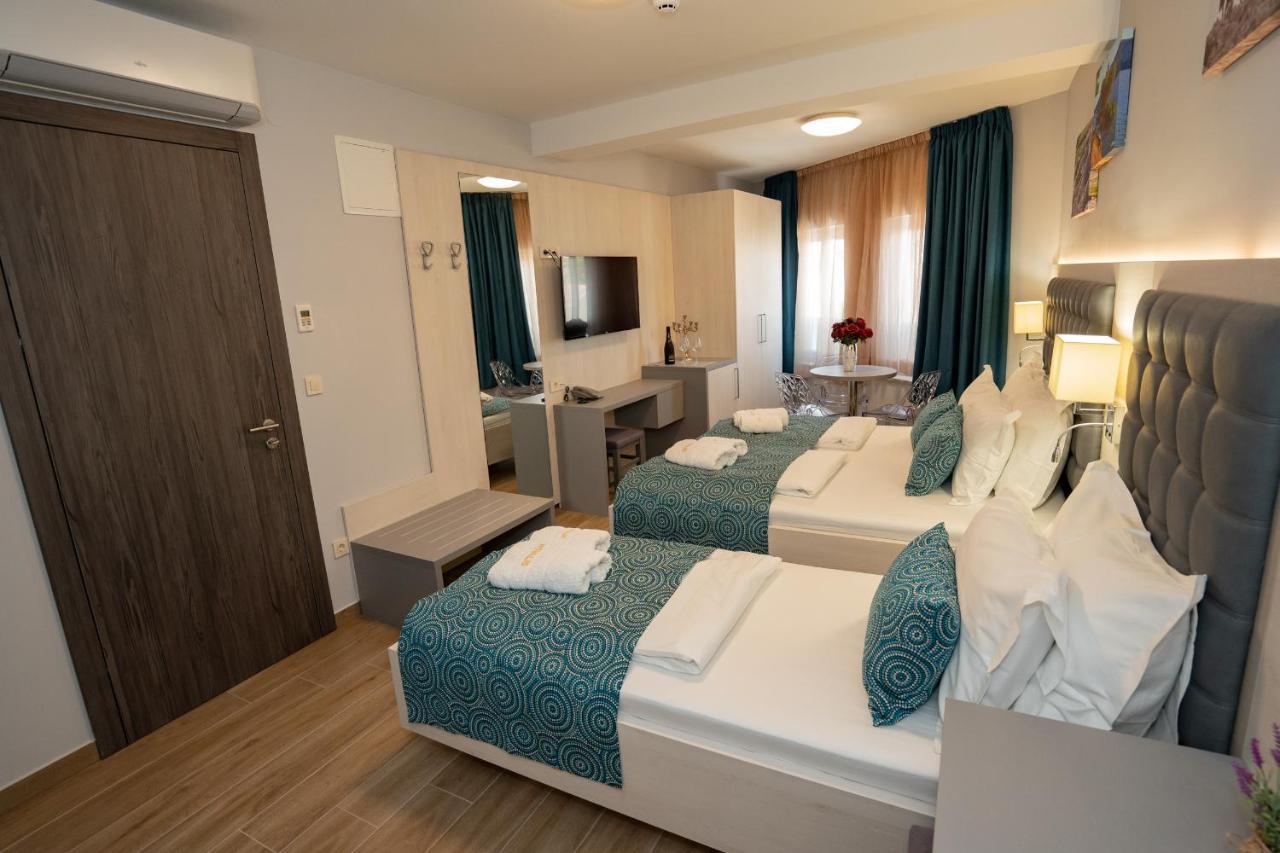 Bed&Breakfast Novalis Novalja Buitenkant foto