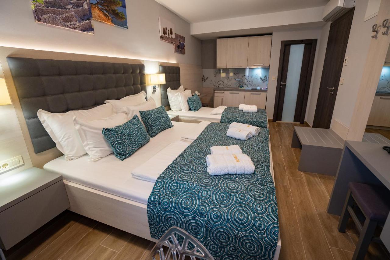 Bed&Breakfast Novalis Novalja Buitenkant foto