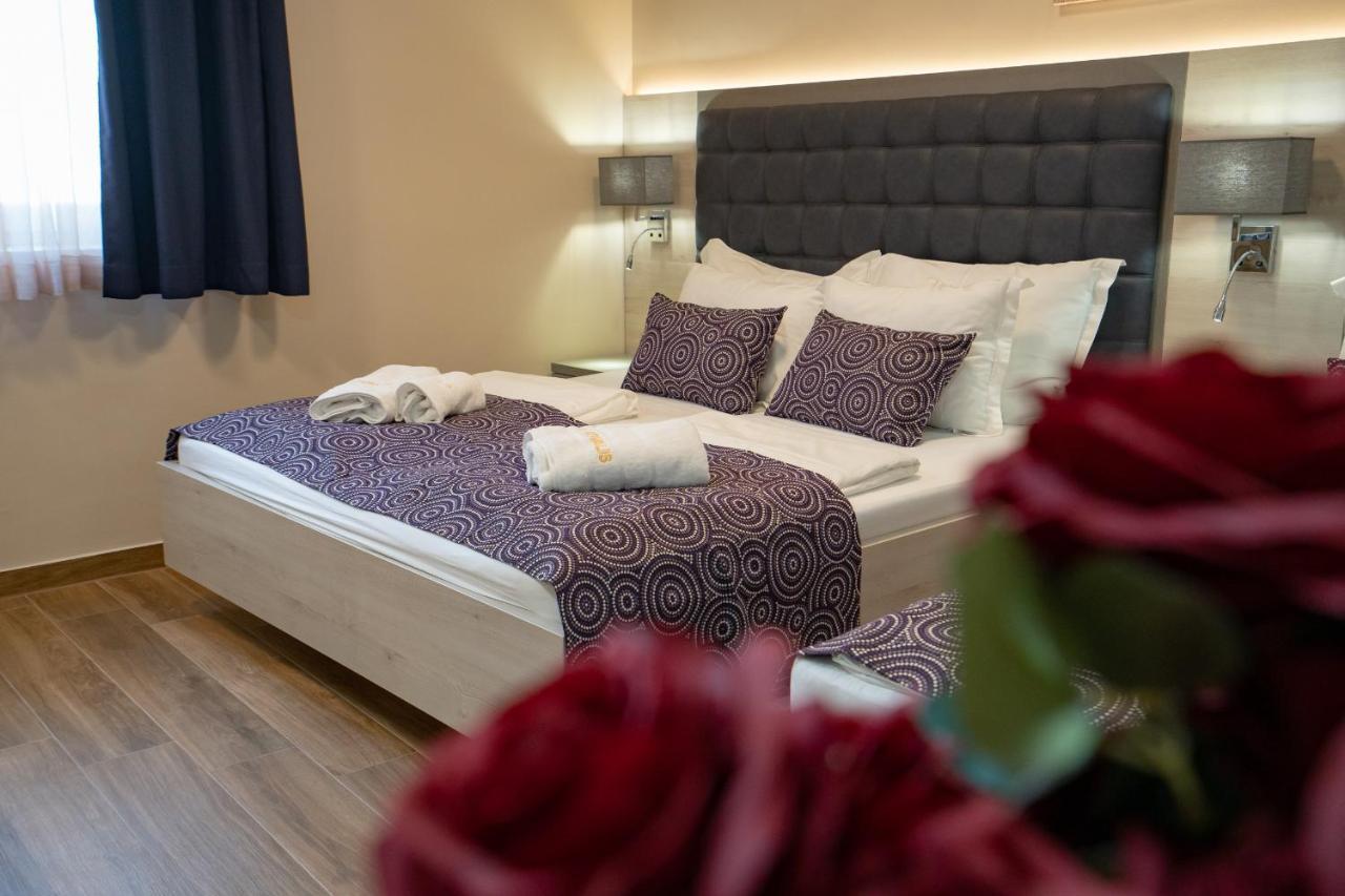 Bed&Breakfast Novalis Novalja Buitenkant foto