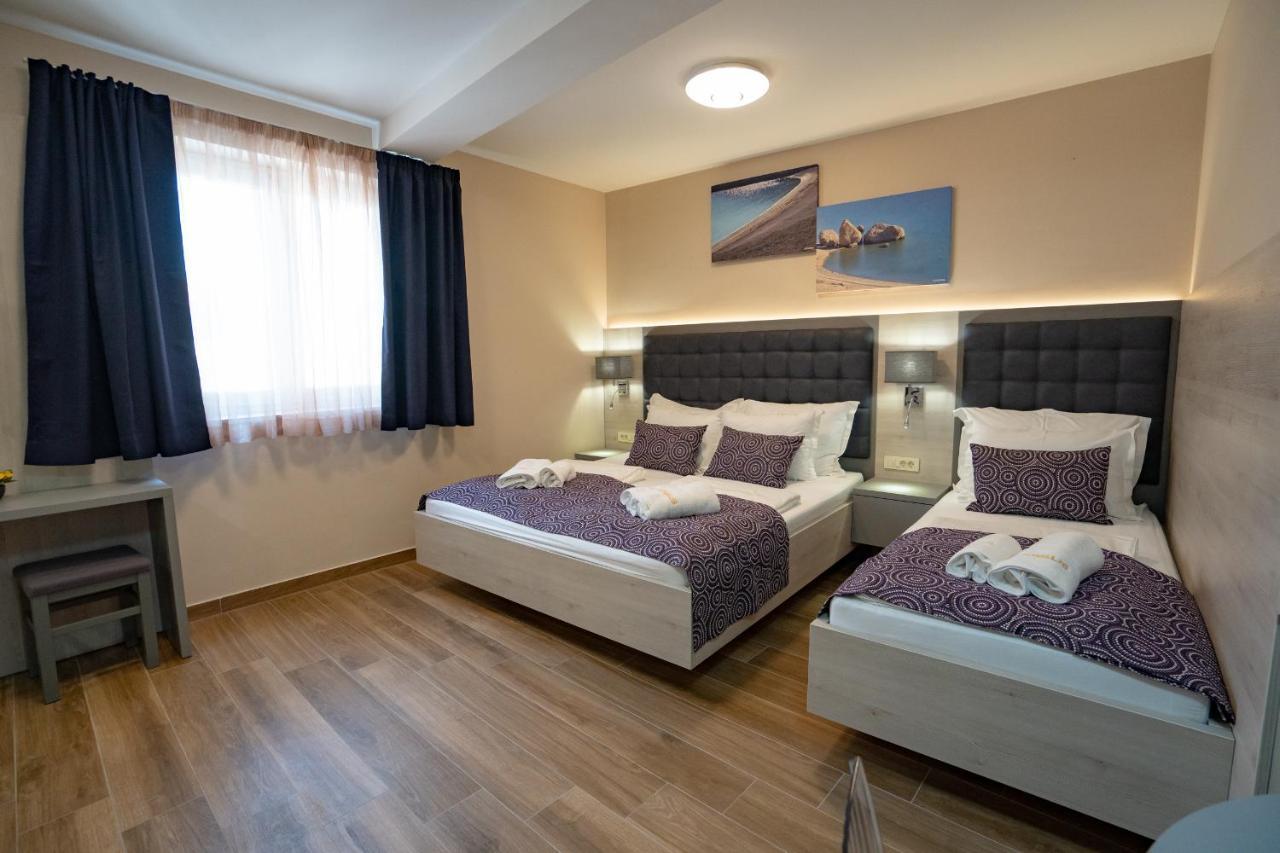 Bed&Breakfast Novalis Novalja Buitenkant foto