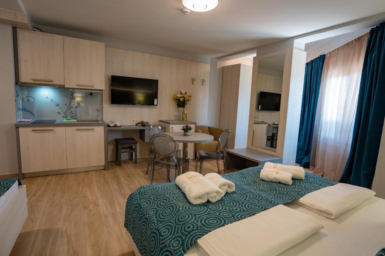 Bed&Breakfast Novalis Novalja Buitenkant foto