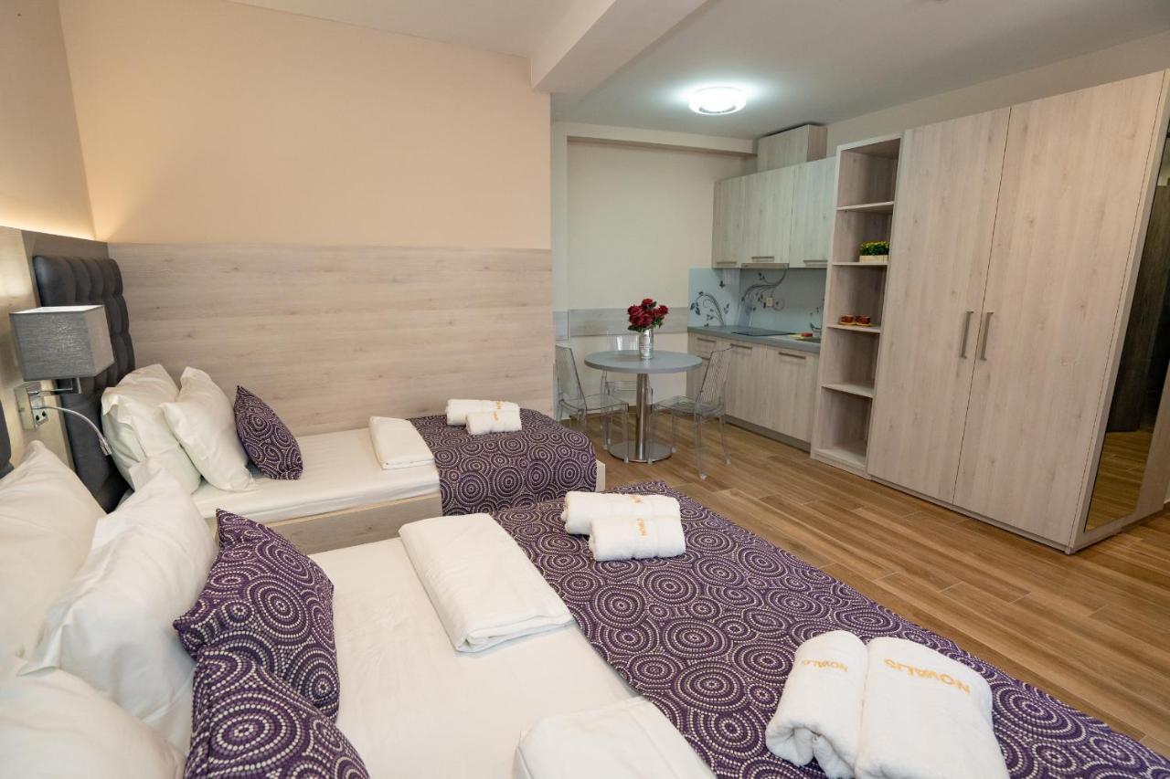 Bed&Breakfast Novalis Novalja Buitenkant foto