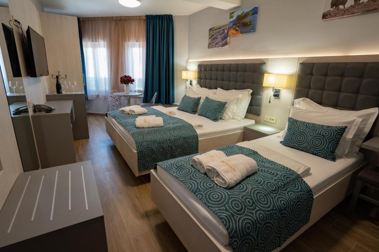 Bed&Breakfast Novalis Novalja Buitenkant foto