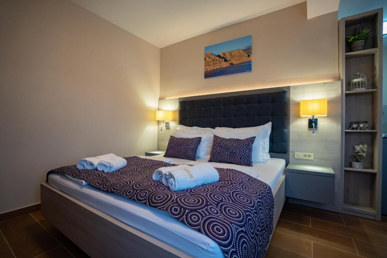 Bed&Breakfast Novalis Novalja Buitenkant foto